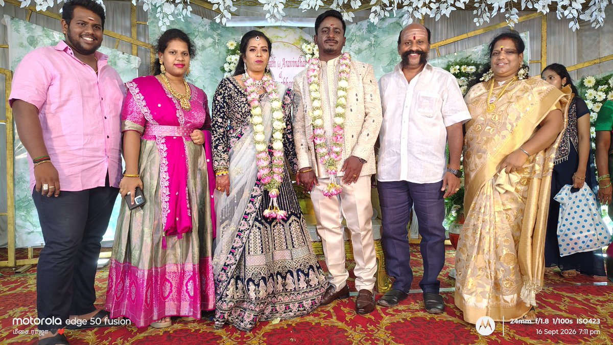 ELRraja's tweet photo. எங்களது
சித்தப்பா பன்னீர்செல்வம் அவர்களின் மகன் தம்பி .
அரவிந்த் அவர்களுக்கு திருமண வரவேற்பு நிகழ்ச்சியில் கலந்து கொண்ட போது குடும்பத்துடன் @arivalayam https://t.co/gp5TpINi7d