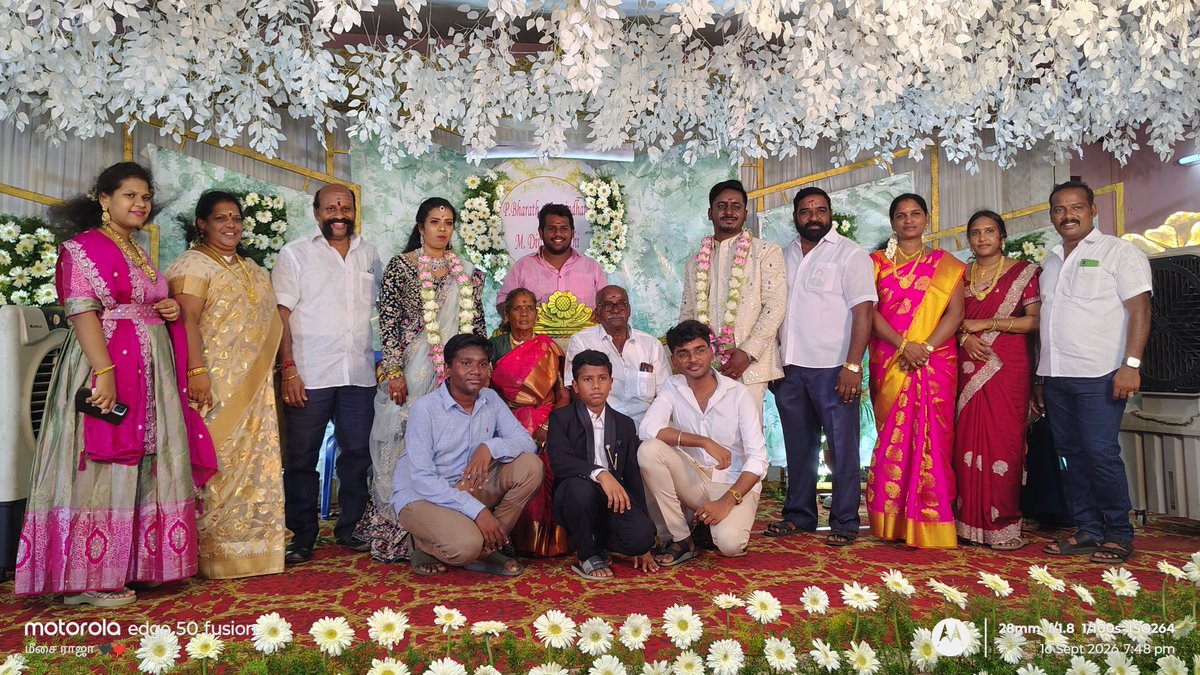 ELRraja's tweet photo. எங்களது
சித்தப்பா பன்னீர்செல்வம் அவர்களின் மகன் தம்பி .
அரவிந்த் அவர்களுக்கு திருமண வரவேற்பு நிகழ்ச்சியில் கலந்து கொண்ட போது குடும்பத்துடன் @arivalayam https://t.co/gp5TpINi7d