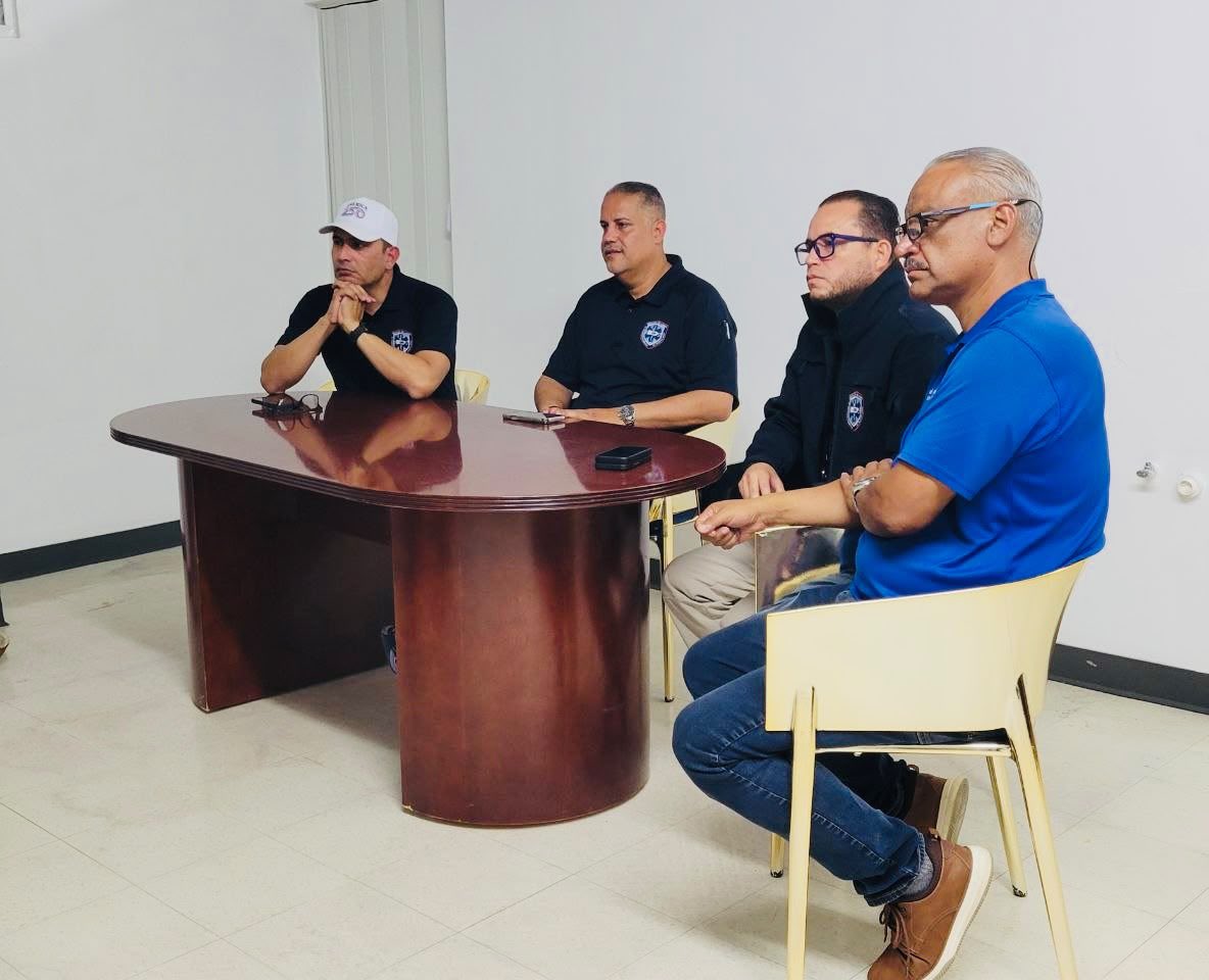 NCEM_DSP's tweet photo. El comisionado del NCEM, Abner Gómez, se reunió con personal de la base de Vieques y el alcalde Edilberto “Junito” Corcino para coordinar mejoras a la infraestructura y fortalecer la respuesta de emergencias médicas, como parte del compromiso de la gobernadora Jenniffer González https://t.co/IDcqjKMwJj