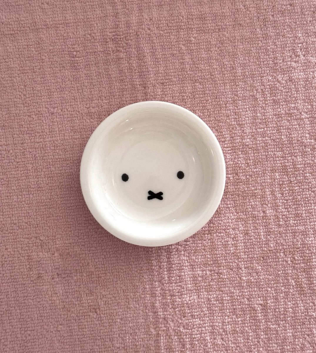 bearberryvee's tweet photo. guys. LOOK AT MY NEW PLATE!! https://t.co/X6ktCvqFka