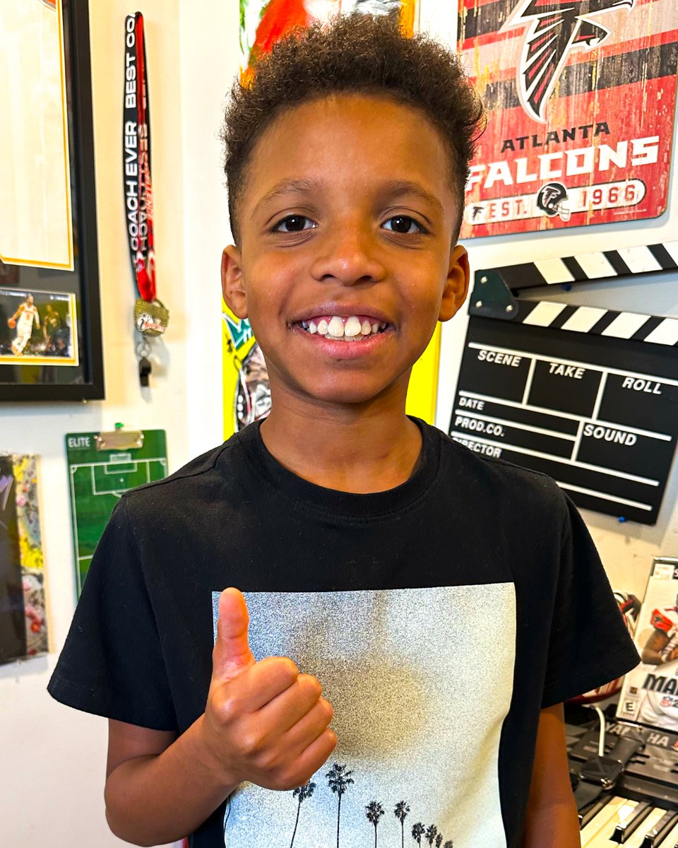 Collect's tweet photo. This 11-year-old pulled the 1-of-1 Steph Curry Superfractor from a box his dad got from Dick's Sporting Goods 🤯 https://t.co/uNugnEXC7P