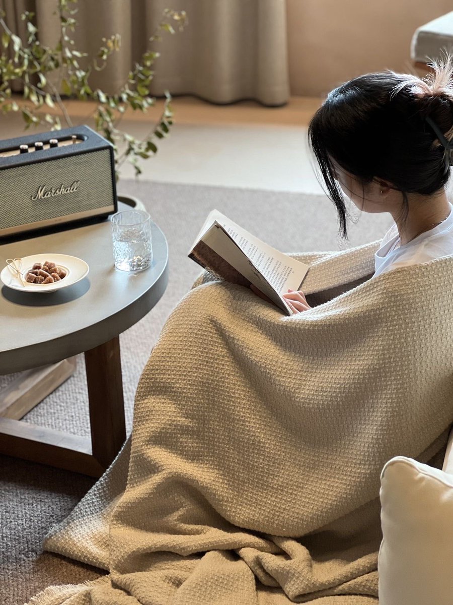 ladyj084349's tweet photo. Just curled up with a warm blanket and my favorite tea on a rainy Sunday—this quiet home vibe hits different. ， https://t.co/UWvVKldjkX