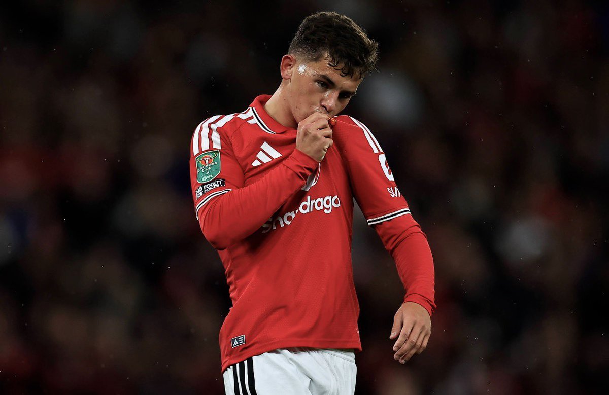 MUnitedFR's tweet photo. Carrington 🇾🇪❤️ https://t.co/pxtsxF2Tfz