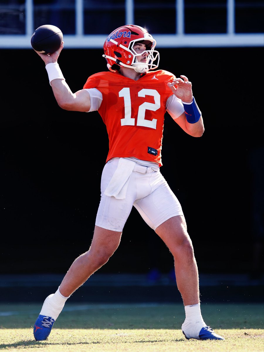 GatorsFB's tweet photo. Wednesday work 🔒 https://t.co/w0pvVrRllR