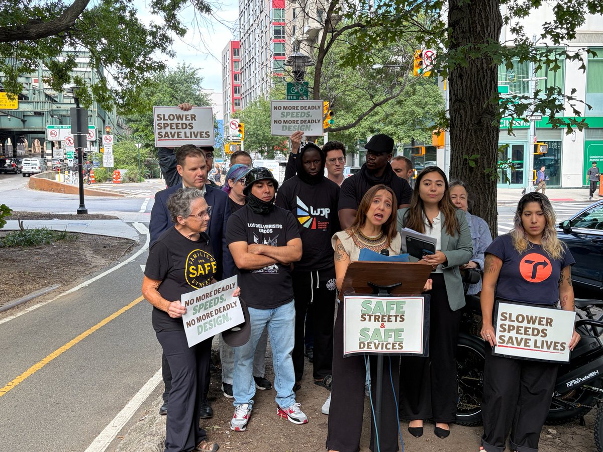 DianaforQueens's tweet photo. This morning, I joined street safety advocates, elected officials, and micromobility retailers to announce my new legislation with @SenGonzalezNY to ban the sale and false advertising of dangerous, illegal vehicles known as e-motos.

Read more below 🧵 https://t.co/xNZLxGDpLW