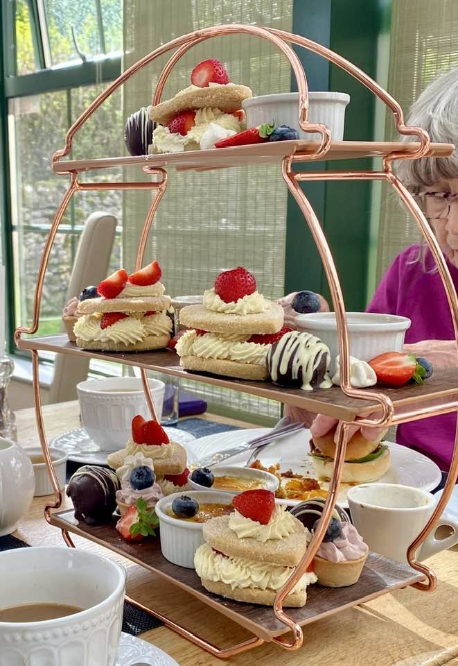 IreneSandraD's tweet photo. Celebrating a friend's special birthday at #TheGamekeepersInn, #Threshfield, #Skipton - with afternoon tea - the best afternoon tea I have ever eaten - so full, we all had to take the scones home! 🍰😋😋😋 https://t.co/JjIJhX636h