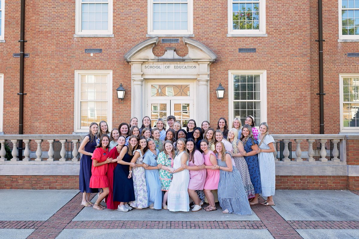 SamfordEd's tweet photo. Thirty-nine teacher education candidates were welcomed into their majors during the 10th annual Lamp of Learning ceremony. The evening also celebrated new Kappa Delta Pi members and Mentor Teacher of the Year Katie Callaway.

Read more: https://t.co/VT99ichsvF

#SamfordEducation https://t.co/I9IIdkFu5j