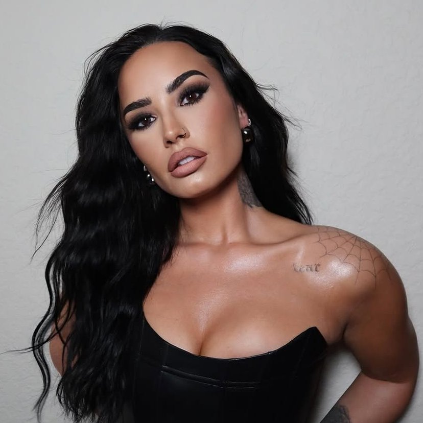 poptime's tweet photo. O CHAPISCO NÃO PARA! Demi Lovato seguiu Macklemore e curtiu post do artista anunciando saída da turnê de Ed Sheeran, em apoio à Palestina. https://t.co/gH2aLKBYlJ