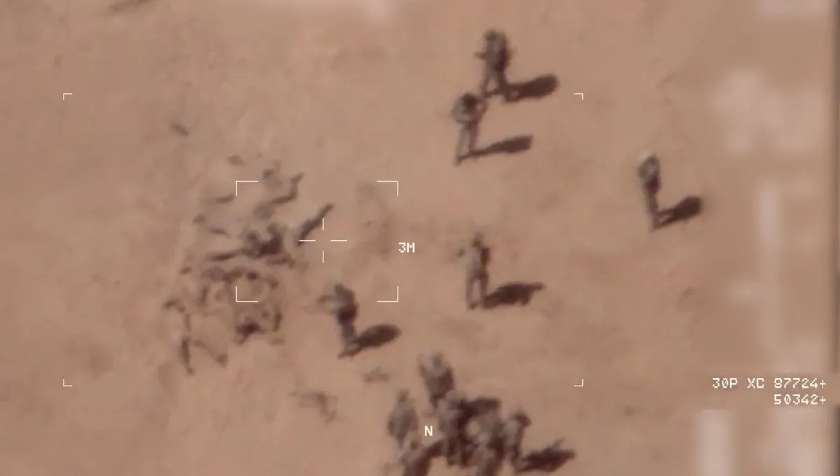 GeoTales_'s tweet photo. GOSSI 🇲🇱, AVRIL 2022 : QUAND LA RUSSIE SE FAIT FLAG EN LIVE

Vous vous en souvenez ? Non ? Voici ce dont les Russes sont capables ⤵️

Nous sommes le 19 avril 2022 à Gossi, dans le nord du Mali, la Force Barkhane restitue sa base aux Forces armées maliennes. Les derniers soldats français quittent l’emprise après un état des lieux documenté.

Deux jours plus tard des images commencent à apparaître sur les réseaux sociaux... Des cadavres à demi ensevelis dans le sable et une accusation toute trouvée qui tombe cash : les Français ont fait un charnier.

Ouais... Mais sauf que cette fois, quelqu’un regardait. Par le biais d'un drone.

Le 21 avril, le drone filme à moins de 4 km de la base, une dizaine d’hommes en uniforme autour d’une douzaine de corps. Certains creusent. D’autres recouvrent les cadavres de sable. L’un d’eux filme la scène depuis le sol.

L’état-major français les identifie rapidement comme des membres de Wagner, en s’appuyant sur du renseignement électromagnétique, cyber et humain. Le Monde confirme indépendamment la localisation de la scène et constate que les treillis visibles ne correspondent pas à ceux de l’armée malienne...

Puis vient l’intox...

Un compte nommé sur les RS se présente comme celui d’un ancien militaire malien et diffuse les images du charnier en accusant Barkhane.

On a tout, des photos, des vidéos et surtout une immense indignation... Y a plus qu'à attendre que les réseaux fassent le reste.

"Manque de pot" les images aériennes françaises montrent précisément ce qui s’est passé après le départ de Barkhane... Des hommes arrivent, manipulent et ensevelissent des corps, tandis que l’un d’eux filme la scène qui sera ensuite utilisée pour incriminer les Français.

Associated Press a pu consulter ces images.

L’ONU consignera ensuite dans son rapport l’accusation malienne contre la France et la réponse française dénonçant une campagne de désinformation.

Triste fait, l’origine exacte des cadavres n’a jamais été établie indépendamment. Ils n'étaient ni Français, ni Russes...

Gossi, c'est un cas d’école de ce que l'on appelle la "guerre informationnelle" comme l'a si bien décrit le dernier CEMA français, le général Burkhard. 

On fabrique une scène, on fabrique son récit, on injecte une accusation quasi random sur les RS et on compte sur vos émotions pour qu’elle devienne une "vérité virale".

Et pour cet exemple, on est au comble du sordide... On parle de morts transformés en accessoires de propagande afin de fabriquer, presque en temps réel, un crime français.

Il y a tant d'exemples qui montrent la perfidie de la Russie poutiniste.

Si je suis si véhément et catégorique c'est parce qu'on ne manque pas de preuves de toute cette guerre informationnelle que déroule le Kremlin.

Un jour d'avril 2022, la Russie a voulu faire passer des soldats français pour des meurtriers cachant un charnier... Si vous gardez ça en tête et que vous demeurez pro Poutine, c'est que vous avez pas de race.