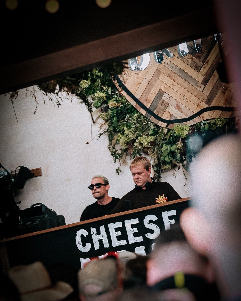 alexjameshq's tweet photo. Thank you to the FORT GREEN crew. You nailed it #CheeseHub 2026

RJD | LOOPDEELOOP  | SOFA | MAS QUE NADA BROTHERS 

#Throwback #UKFestival #FoodFestival #LiveMusic @thebigfeastival https://t.co/VBuTNmpoxa