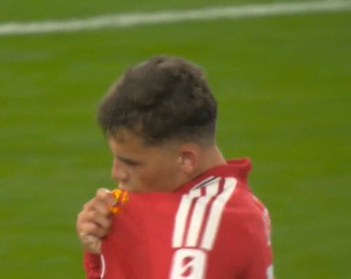 ArgDevilss's tweet photo. Lo que significa para este pibe jugar en el club más grande del mundo, que sea el primero de muchos Lacey https://t.co/jnMDp5YZH4
