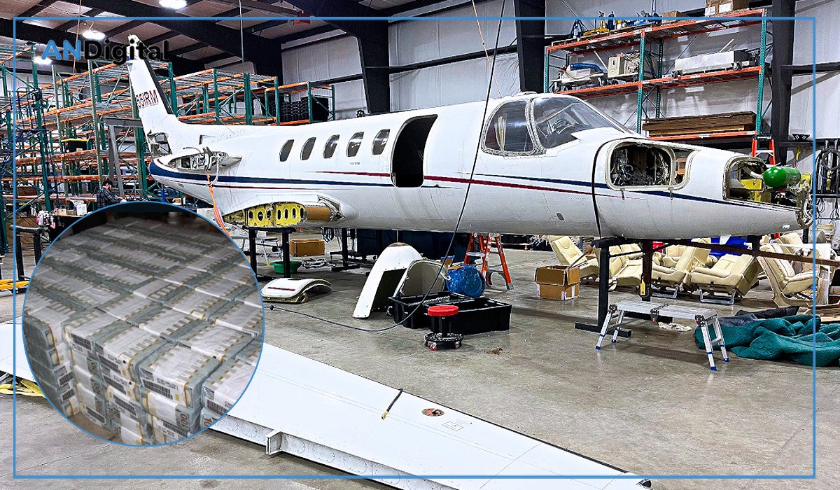 ANDigitalOK's tweet photo. #Polémica ✈️💸 La oposición cargó contra Kicillof por gastar más de USD 3 millones en modernizar un avión oficial

El gobierno de Axel Kicillof quedó en el centro de una nueva controversia luego de adjudicar una licitación por USD 3.358.001 para reparar y modernizar un avión de la flota oficial bonaerense. Desde la UCR cuestionaron la decisión y pusieron el foco en el contraste con el estado de las rutas provinciales.

📌 Se trata de un Cessna 550 Citation II, matrícula LV-WEJ, que llevaba casi una década fuera de servicio.
📌 La diputada radical Priscila Minnaard presentó un proyecto en la Legislatura para cuestionar las prioridades de la inversión.
📌 La legisladora advirtió que la modernización del avión no contempla equipamiento médico ni de emergencias y cuestionó que se destinen esos recursos mientras existen rutas deterioradas.
📌 El ministro de Gobierno, Carlos Bianco, defendió la recuperación de la aeronave y negó que vaya a utilizarse para actividades de campaña electoral.

🛣️ Desde la oposición sostienen que la inversión debería analizarse frente a las necesidades de infraestructura vial que existen en el interior bonaerense. Minnaard mencionó problemas como baches, falta de banquinas y deficiencias en la señalización, y reclamó explicaciones sobre la decisión de destinar más de USD 3 millones al avión.

🛫 La Provincia, en cambio, argumenta que la medida apunta a recuperar y poner en valor activos de la flota aeronáutica que permanecían paralizados. Bianco aseguró que el Cessna será utilizado para movilidad, traslados oficiales y tareas operativas de la administración bonaerense.

👉 https://t.co/O7h0p6H3mW

💬 ¿Cómo debería priorizar la Provincia sus recursos entre infraestructura, equipamiento y necesidades operativas?

#AxelKicillof #ProvinciaDeBuenosAires #UCR #LegislaturaBonaerense #ANDigital