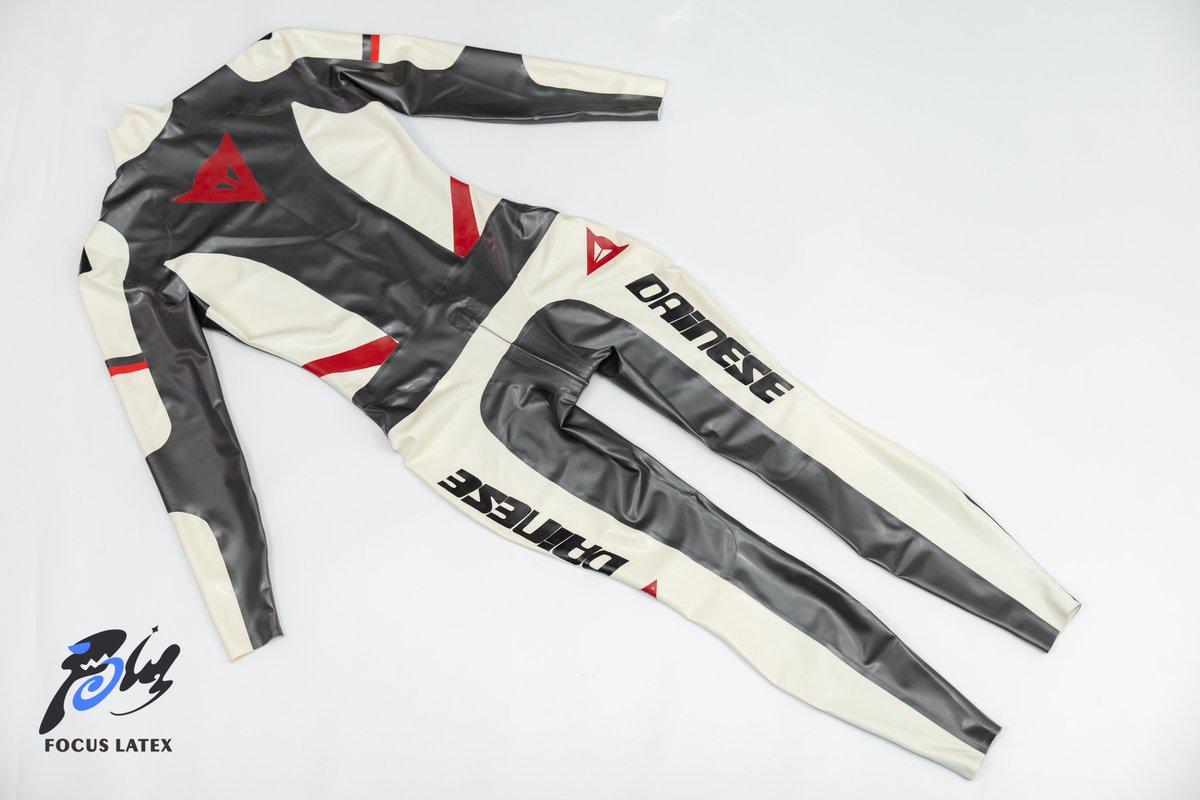 FocusLatex's tweet photo. A custom latex catsuit inspired by classic motorcycle racing suits. Featuring bold panel construction, contrasting colors and a sleek, close-fitting silhouette.

Suit by @FocusLatex

#LatexFashion #LatexCatsuit #RubberSuit #RacingSuit #MotorsportFashion #FocusLatex https://t.co/uQSsVrBW4e