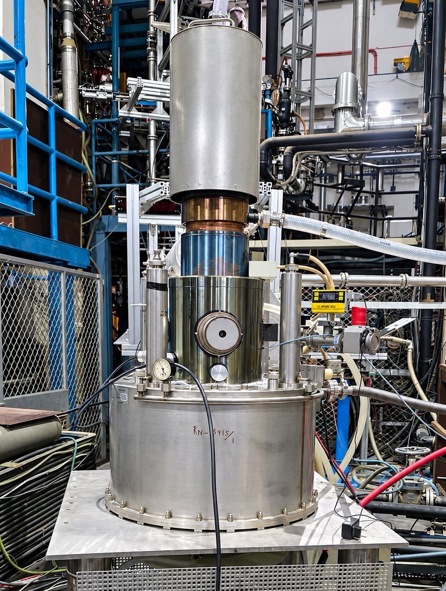 Ind_Whitepill's tweet photo. India is building its own “artificial Sun” and it just got a major upgrade!

Scientists at the Institute for Plasma Research in Gujarat have installed a powerful new 400 kW gyrotron on India’s SST-1 fusion machine.

So, what does that actually mean?

Think of fusion as trying to recreate the process that powers the Sun. Scientists heat gas to an incredibly high temperature until it becomes plasma and then use powerful magnets to control it.

India has already produced plasma hotter than 200 million°C, more than 20 times hotter than the Sun’s surface!

The new gyrotron will help scientists heat this plasma more effectively and, importantly, keep it hot and stable for longer.

And that is the real challenge.
1: Getting plasma extremely hot is one thing.
2: Keeping it stable and under control is much harder.
3: Turning fusion into practical electricity is the ultimate goal.

Fusion could one day provide huge amounts of energy using widely available fuel, while producing much less long-lived radioactive waste than conventional nuclear fission.

India isn't generating electricity from fusion yet, but step by step, Indian scientists are getting better at recreating the incredible process that powers our Sun, right here on Earth.

The future of energy may be closer than we think.