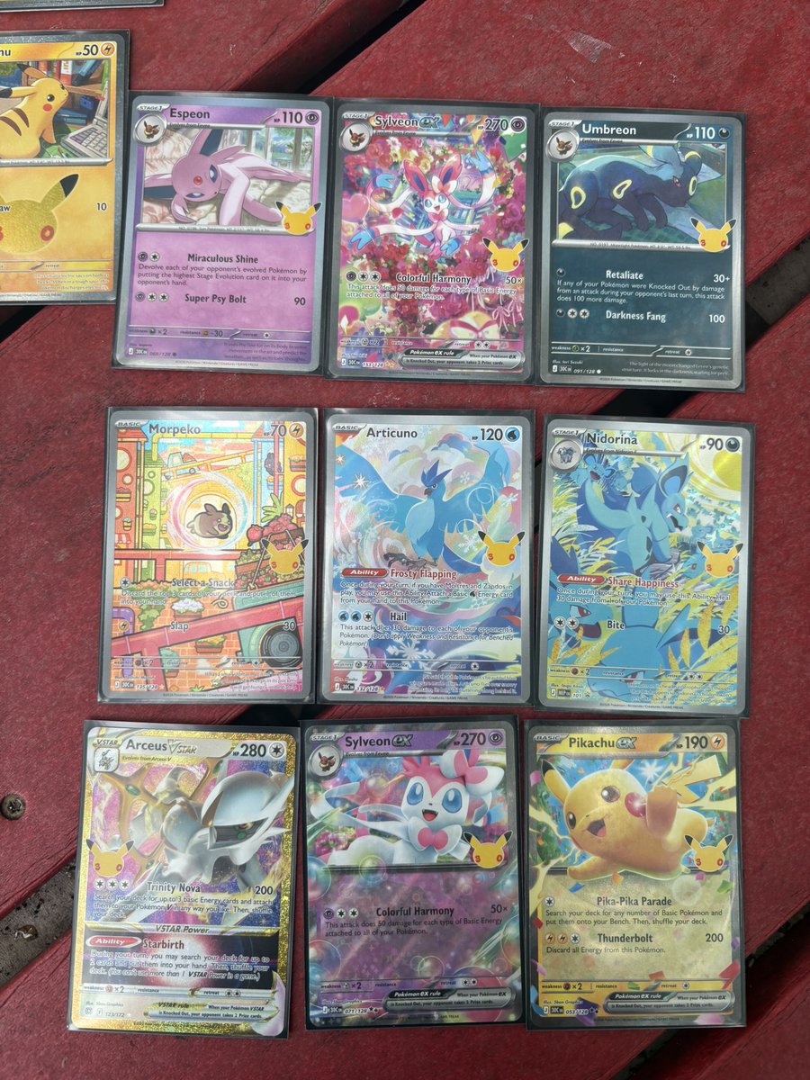 SalemsIncident's tweet photo. Bought a 30th Anniversary ETB today

Best box i’ve ever opened.

i’m beyond happy!!! https://t.co/gMVpzL1OD1