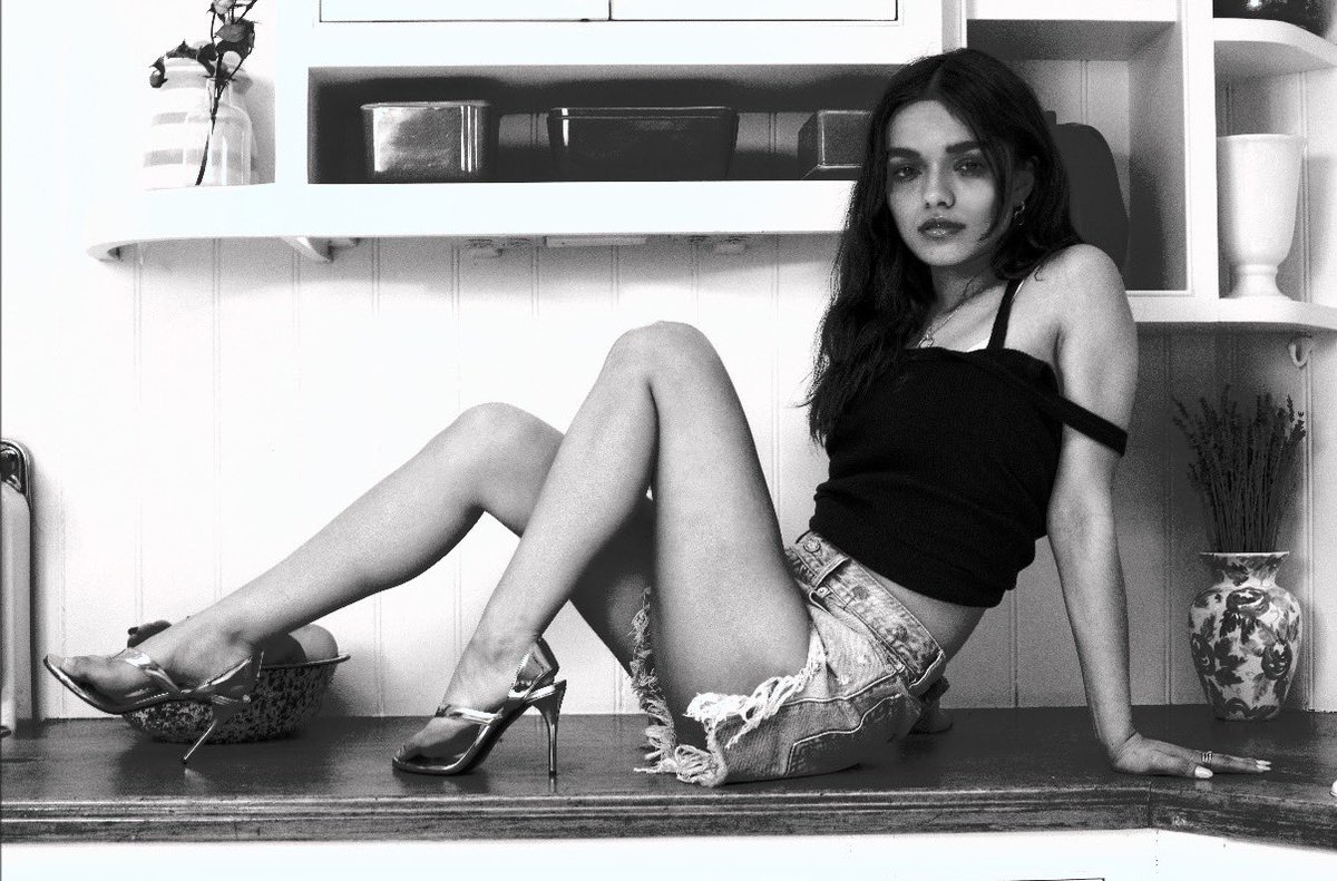 ittiestboy's tweet photo. @fuffyyisms Oh Beyoncé’s Colombian Daughter is coming https://t.co/m0vmJFRA5o
