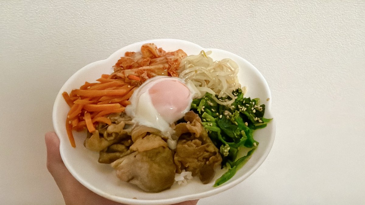 sana2off's tweet photo. 手作りビビンバ🥓🥬❤️ https://t.co/9FfqM4u7ca