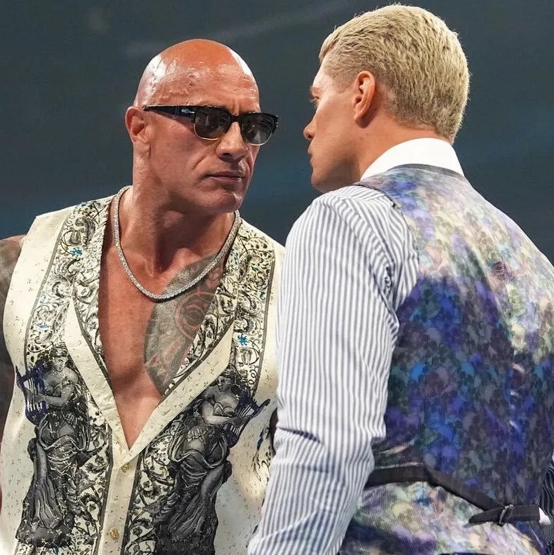 Planeta_Wrest's tweet photo. 🚨🚨 ÚLTIMA HORA 🚨🚨 

Cody Rhodes revela que tuvo una idea para vender su alma a Ava en lugar de The Rock en #WWE:

“Cuando The Final Boss me pidió mi alma, no sé, ¿tú [Simone Johnson] alguna vez le contaste esto? Nunca se lo compartí a él. Lo mantuvimos entre nosotros. Cuando me pidió mi alma, pensé: ‘¿Sabes qué habría sido gracioso? Ceder y darle mi alma, pero no a él’. Esto fue en un momento en que tú eras la Gerente General de #WWENXT, a ti.

Pensé que eso tenía potencial. Nunca volvería a decir una palabra. Ella hablaría. Habríamos arrasado con eso. A menudo la gente dice: ‘Él no quiere ser el malo’. Estoy abierto a todo. Lo que sea lo mejor, pero pensé que habría sido un giro realmente bueno.”

- What Do You Wanna Talk About?