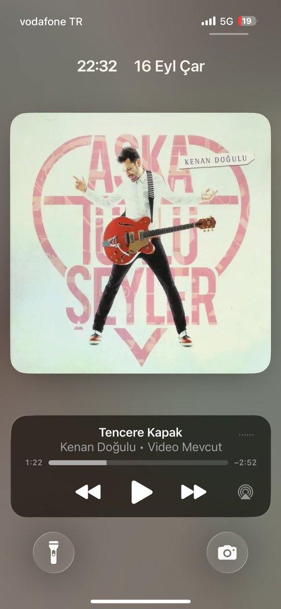 blondeeateerrr's tweet photo. bu sarkıyla st atmayalım mı yani😔😔😔😭😭😭😭 https://t.co/1Eu8P3xizI