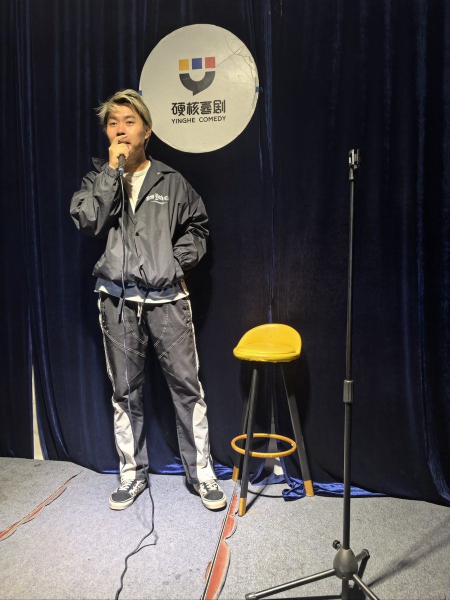 w9gl5's tweet photo. Just bombed my first live open mic—my joke about avocados being "guac-ing" at life landed with crickets.  Anyone got a life hack for turning comedy flops into laughs #StandUpComedy， https://t.co/tBUR6iRndu