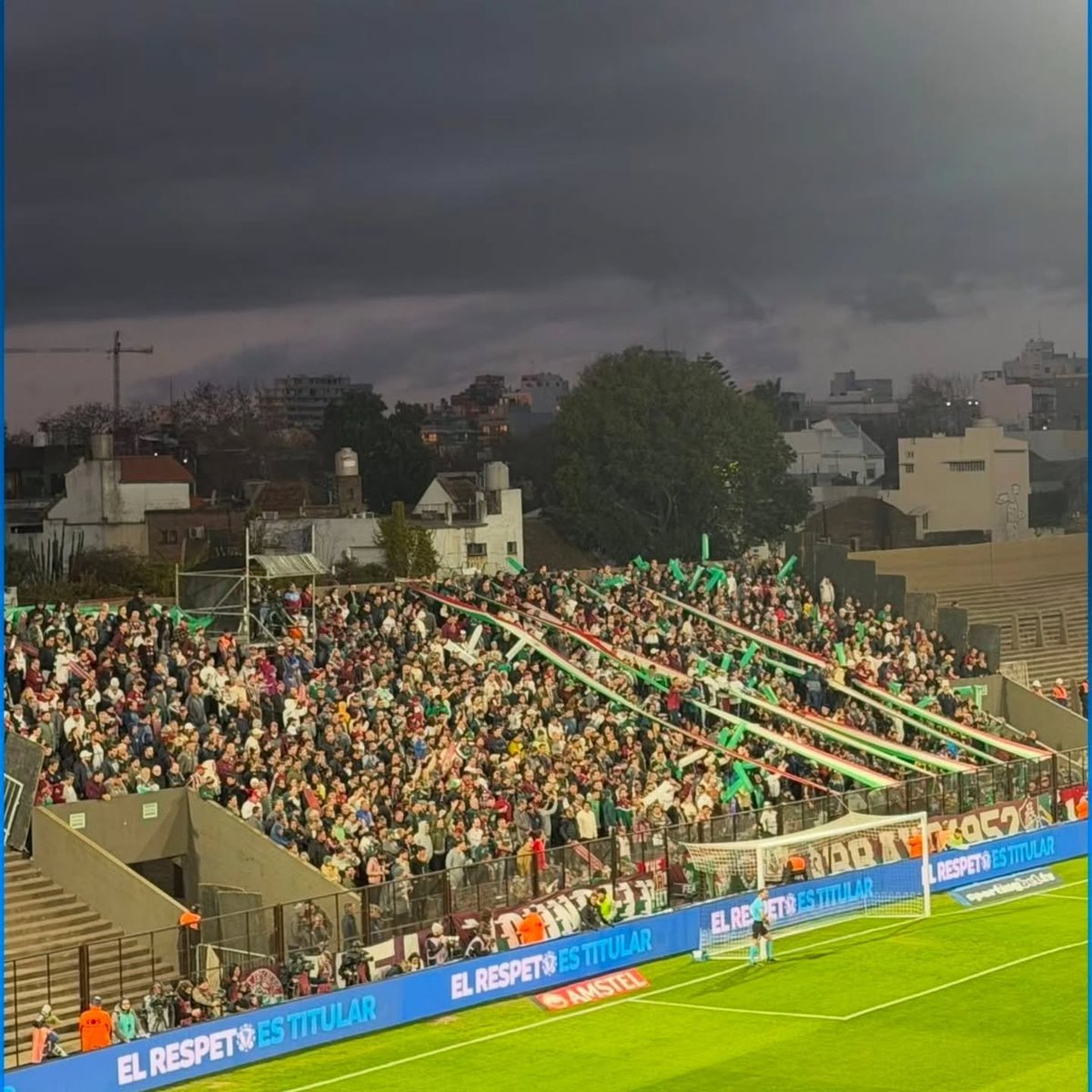 OCantoOficial's tweet photo. Torcida do Fluminense de visitante em Vicente López no jogo contra o Platense, ontem, pelas quartas da Libertadores. https://t.co/wl9XOXgLyf
