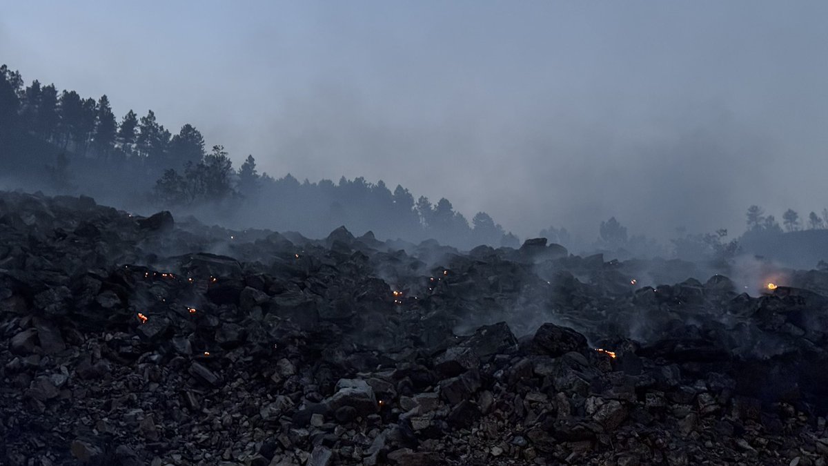 AlbertoSxenick's tweet photo. Esta es la imagen que queda tras el incendio forestal de Quiroga https://t.co/Qx40A0FL87