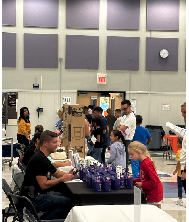 EDETIGERS's tweet photo. What a wonderful Back to School Night at EDE! 💙🐯 Thank you to all of our families for joining us and to our amazing staff and community partners for helping make the evening special. Your partnership helps our Tigers Connect, Belong, and Shine! @LJaime13 https://t.co/ZtMskxAYnF