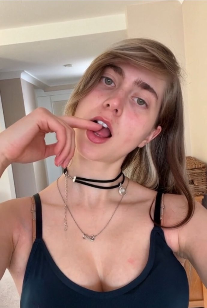 WebSlutCreator's tweet photo. Everyone expose these cow udders https://t.co/rnAz5S6BQ7