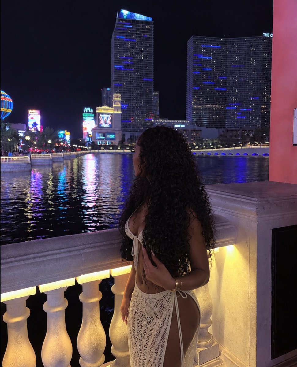 zaylanirivers's tweet photo. Night out in Vegas with me?😘 https://t.co/vIKcs9cxjX