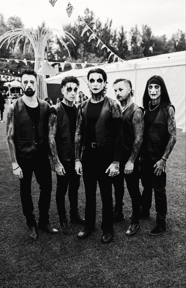 blackveilbrides tweet picture