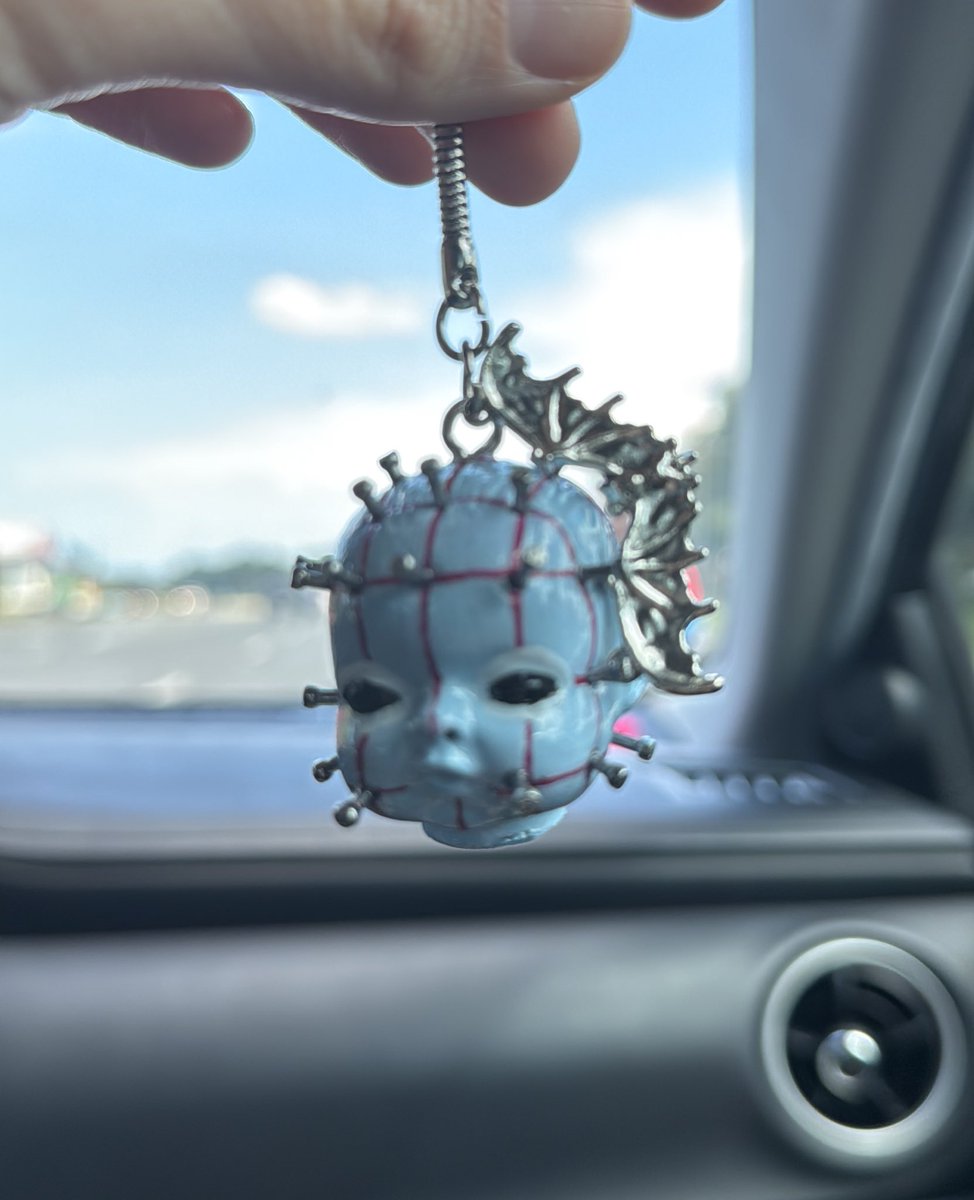 vanteshops's tweet photo. the cutest pinhead! thank u sm @CENOBllTE <3 he will be joining us at HHN! https://t.co/ZN2hCuRuZz