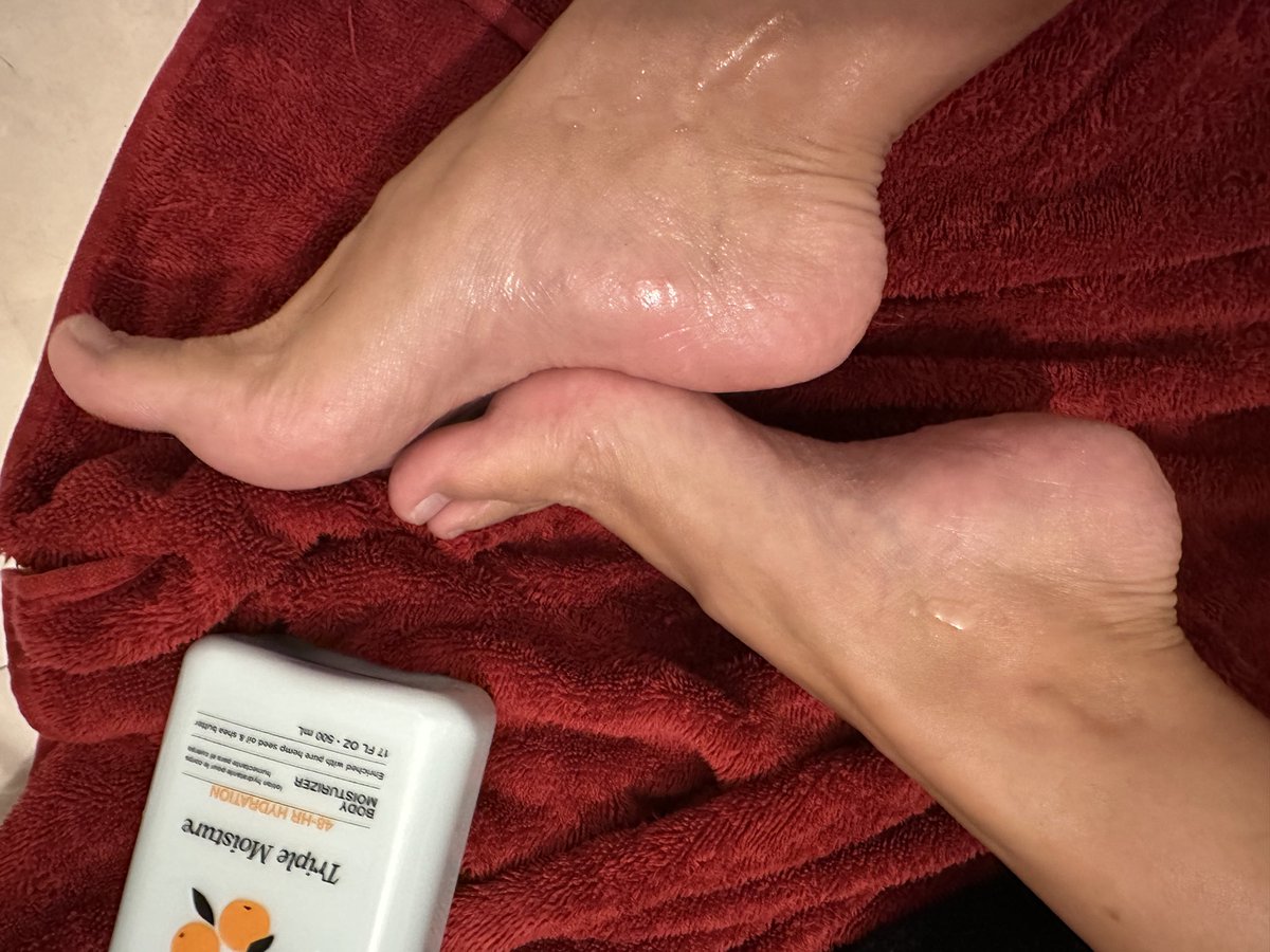 DaintyFeet89's tweet photo. All lotioned and oiled up after my shower 😉 https://t.co/a5uuJexyUH

https://t.co/3Mx2NzKxPT

https://t.co/zM18MXq7nP https://t.co/eAOqSWPjlU