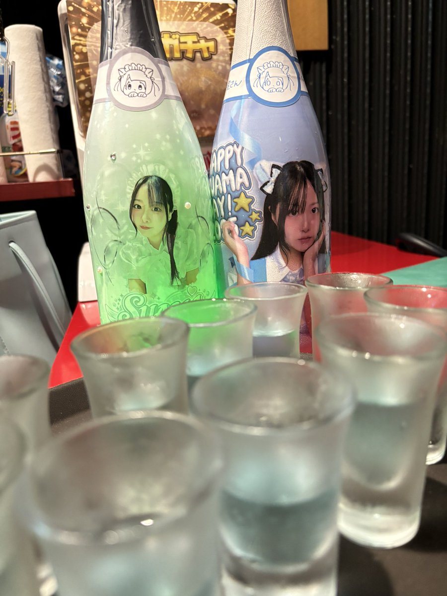 suamataso's tweet photo. 15日3組さまありがとー！☺️

久々さんとゆっくり話せて嬉しかった🎶
無事でよかったから怒ってないよ🤗w

器も心も広くて愛で溢れた人、最強だった
私もこんな人にならないと😩
パーティー最高でした🥳

弟子が最高な2人連れてきて超楽しかった
あの人ともっと話したい🎶🎶

ごちそうさまでした🎈 https://t.co/Ue8YLy4wUP