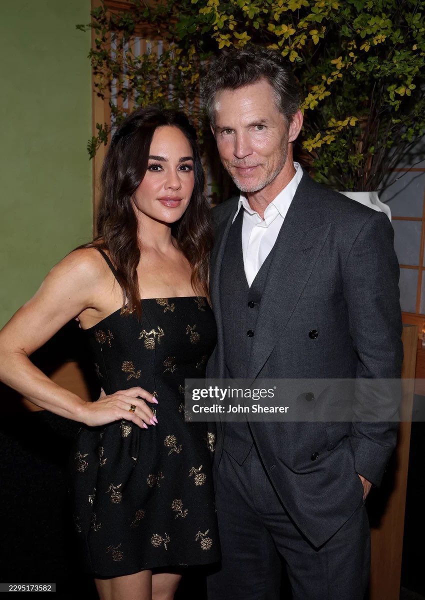 ChoiceReznikov's tweet photo. love to see nice unedited pictures of Shawn and HIS WIFE KELLY together. https://t.co/EWErA58rRk