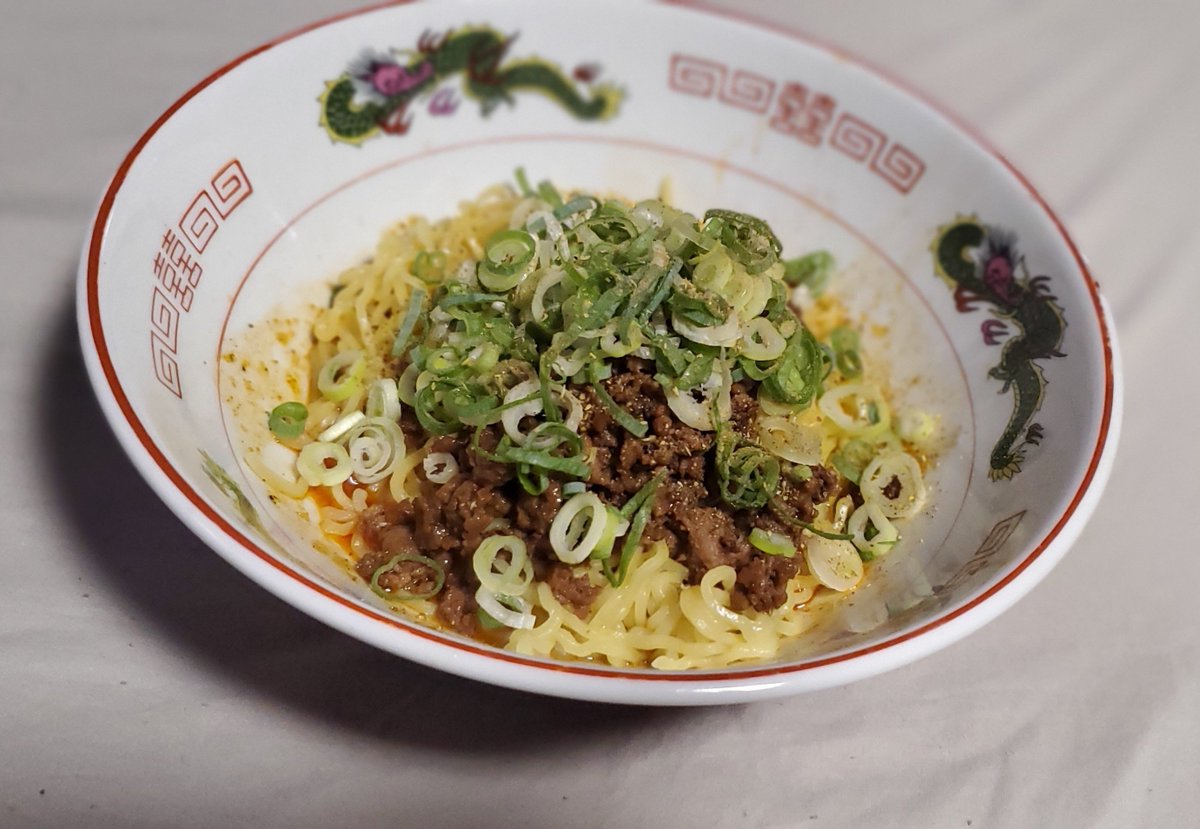 tack04560419's tweet photo. また汁なし坦々麺作った(•ㅂ•)و

今日はタレに酢を入れてみた‼️ 
これがまた美味い🎶 

肉味噌はいつも通り、醤油、
甜麺醤、味の素と少々の山椒。

あ～痺れる···‼️
汗がヤバい💦

#ラーメン
#汁なし坦々麺 https://t.co/XnSLjFFxc9