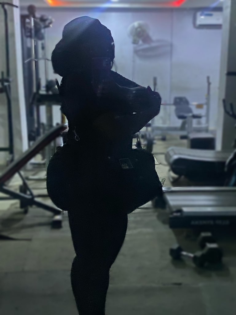 ZidyepO's tweet photo. Silhouette 🫠 https://t.co/kkwx4YhESa