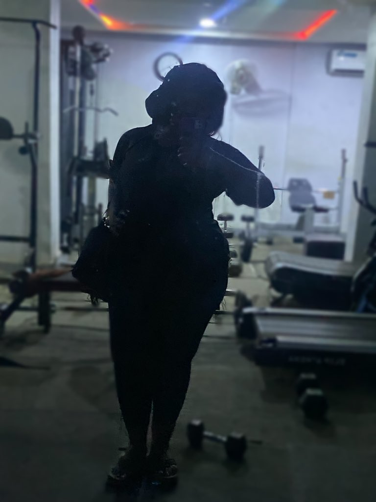 ZidyepO's tweet photo. Silhouette 🫠 https://t.co/kkwx4YhESa