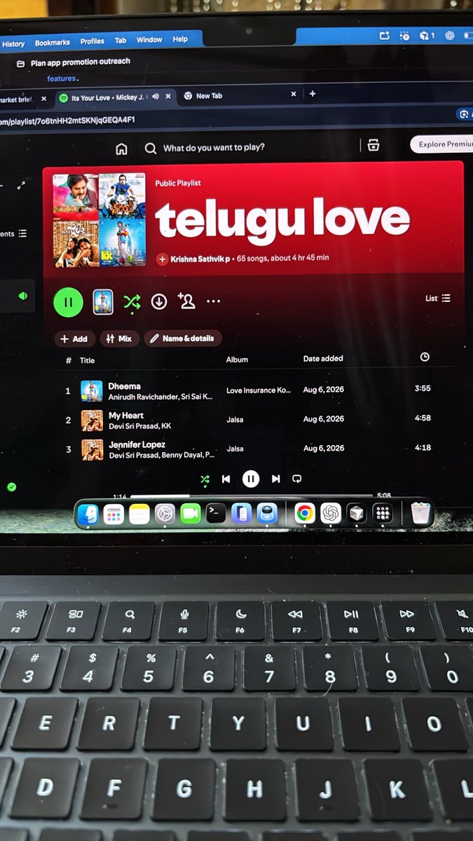 sathvik1702's tweet photo. Late night playlist before winding up work dm me if you want the playlist #spotify #sweezy https://t.co/pBB6YhFvg4