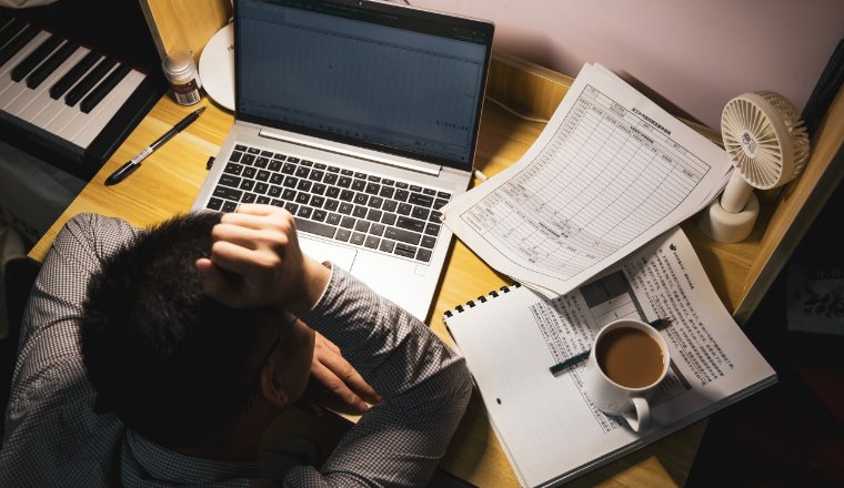 aellz114556's tweet photo. Mid-week slump mode activated  Just staring at the screen like… does anything actually need me right now https://t.co/m8DQmkfAx9