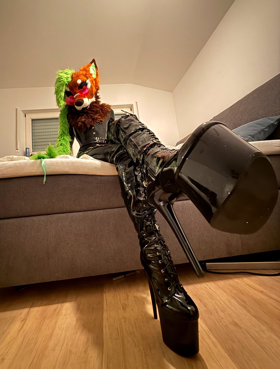 nixxyfluff's tweet photo. down puppy~ https://t.co/9aKtYxoH9p