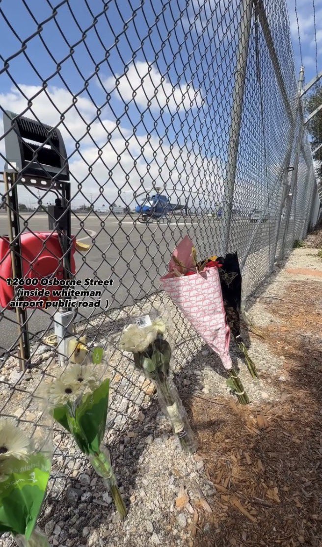EODWX5's tweet photo. A small memorial for the crew of the KNBC helicopter that crashed on Tuesday has popped up at Whiteman Airport in Pacoima, CA.
This was the home helipad for KNBC.
📸: I/G (jakeasnerphoto) https://t.co/3EkbtxVaJA