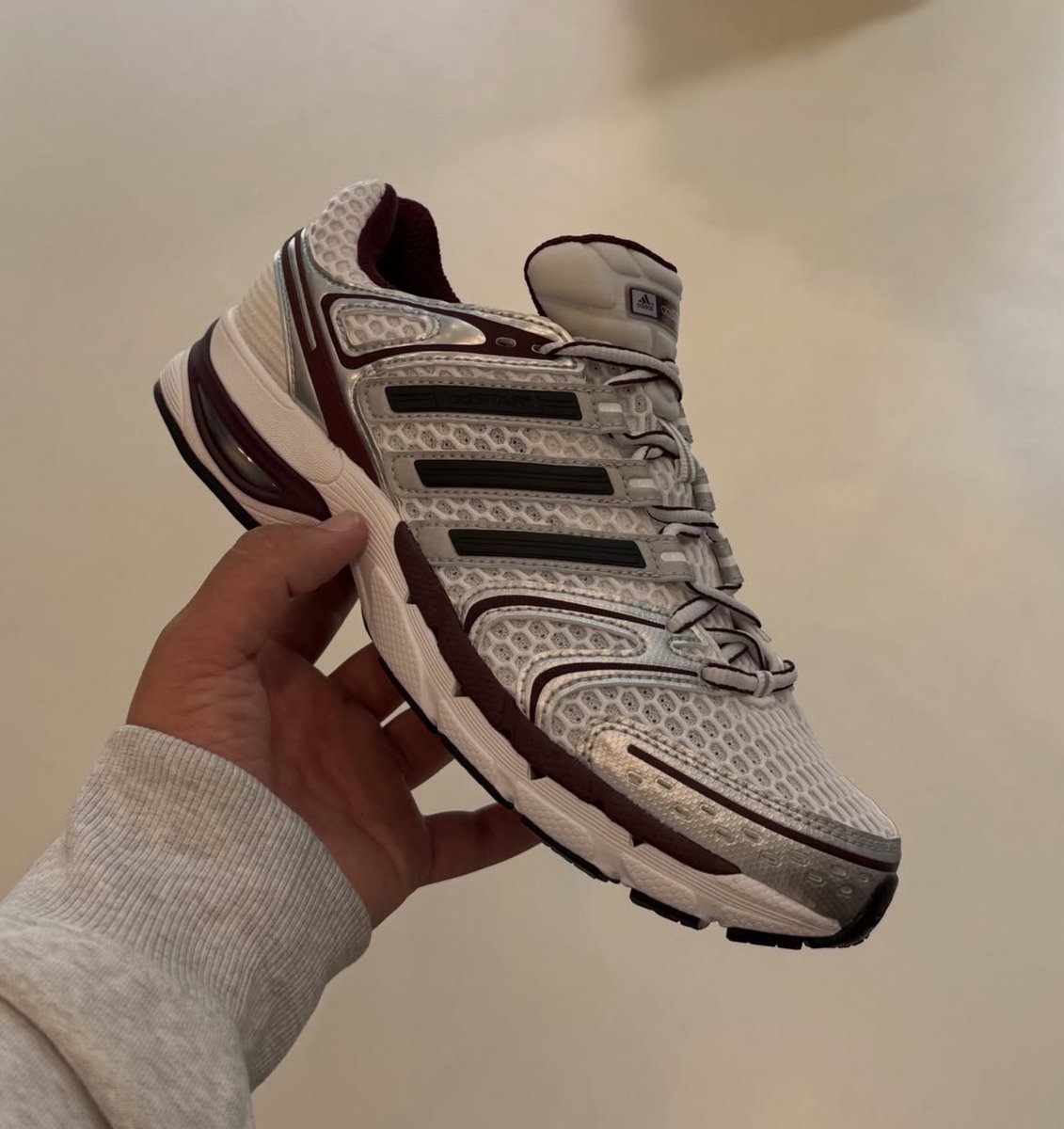 SneakerDealsGB's tweet photo. Women’s adidas Adistar Control 5 ‘Maroon’

📉£90 ➝ ONLY £44

Ad: Code “SECRET20” 👉 https://t.co/FjHVWhTJio

UK3-8 https://t.co/qEQ59txQuM