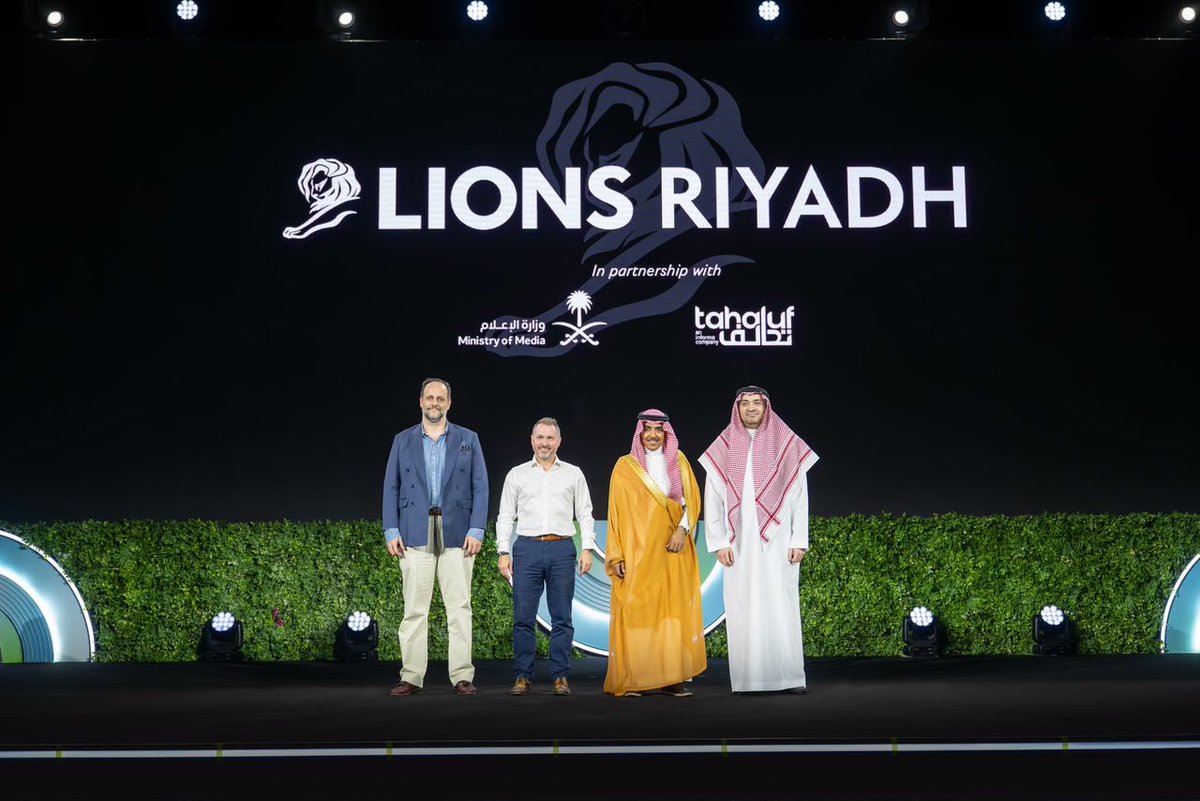 Helyyil's tweet photo. خبر مذهل لصناعة الإبداع والتسويق في المنطقة 🤩🇸🇦

الرياض تستضيف «ليونز الرياض» في ديسمبر 2027، بمشاركة قادة الإبداع والتسويق والعلامات التجارية والمواهب من المنطقة والعالم.

خطوة رائعة لتعزز حضور المملكة في الاقتصاد الإبداعي، وباب لفرص جديدة للمواهب والوكالات والعلامات السعودية✨ https://t.co/iMVIBz9OCd