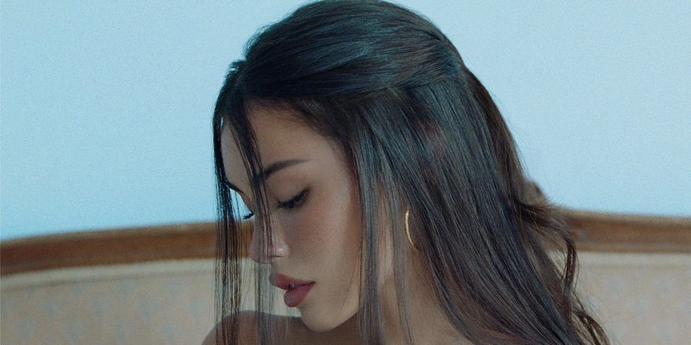 Wensoing's tweet photo. The encrypted female Icon Series artist *might* be Madison Beer!

A new set of Spotlight quests have been added that include 3 new jam tracks and Make You Mine. 

(via me &amp; @Luwwani, info on the encrypted skin via @HYPEX) https://t.co/k9PpnpQuCP