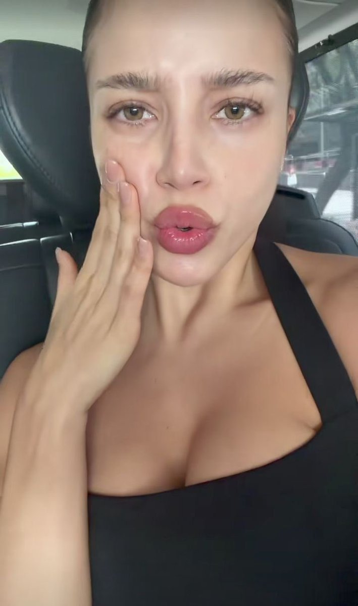fercho7k's tweet photo. Hay Emilia como te quiero llenar de leche 🥛🥛🥛 ya todos sabemos que te gusta tragar semen. https://t.co/WmUK4tL8py