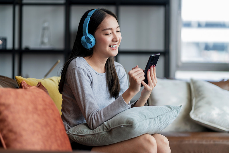 petik238974's tweet photo. Just let the music wrap around you—chilling to that fresh lo-fi beat, turning a quiet afternoon into my favorite vibe ever https://t.co/EKu8VrMSZ0