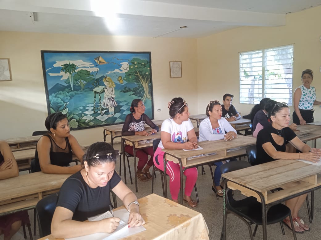 LorenzoOsbel's tweet photo. En Majibacoa participamos en Asamblea de Elección de trabajadores ejemplares, reunión de un núcleo del Partido e intercambio con Secretarios de núcleos y con directivos administrativos del territorio #SíSePuede #LasTunas #PorLasTunasLaVictoria https://t.co/KlwaWQ97FU