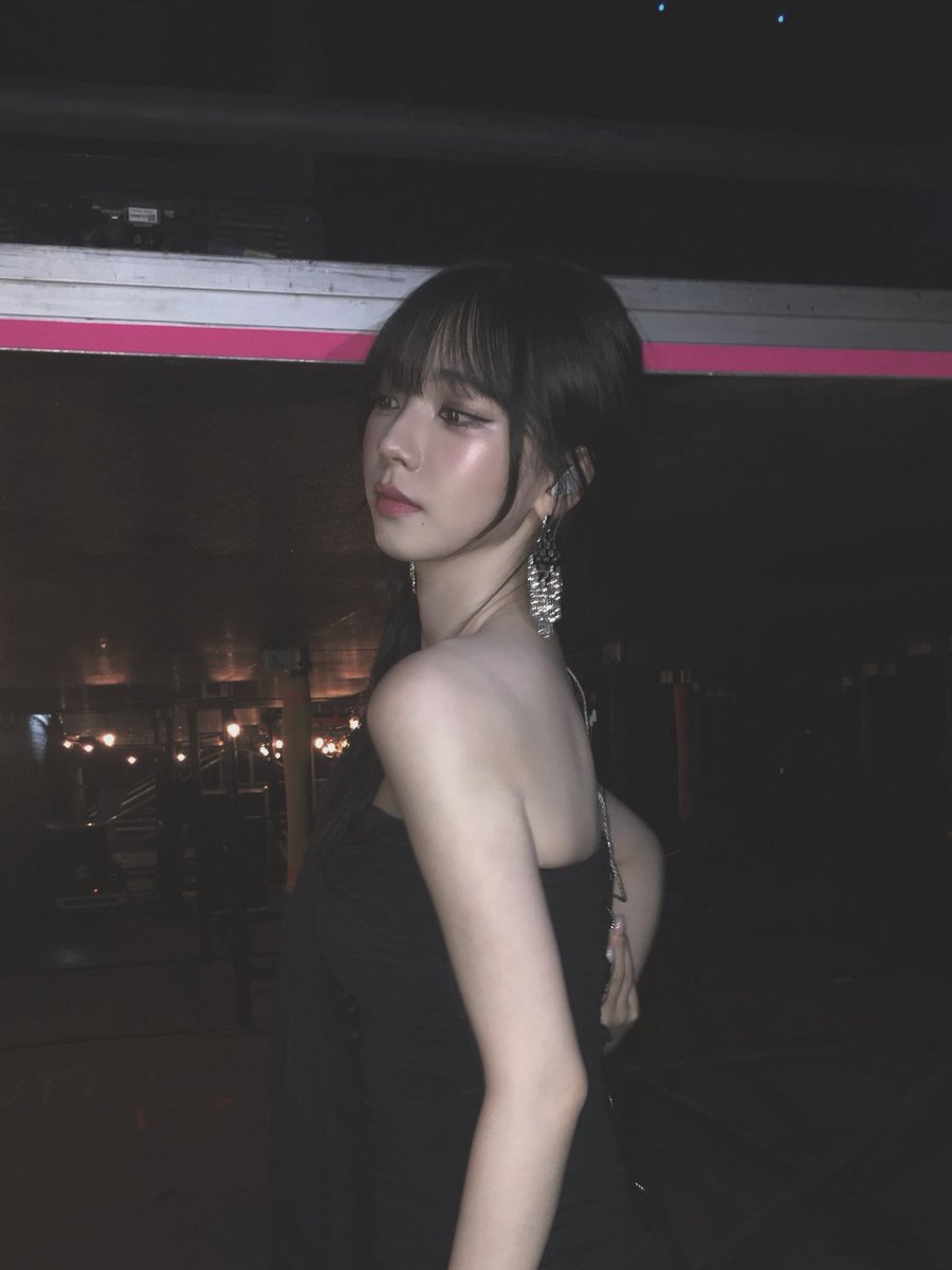 Kavrinau's tweet photo. ⌗ ⋆ midnight grace, quiet allure https://t.co/gmysLBZH6U
