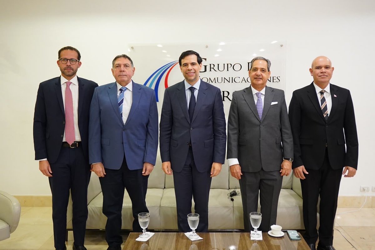robertoangel02's tweet photo. Participé en el Almuerzo del Grupo de Comunicaciones Corripio, un espacio de conversación sobre las prioridades y los principales proyectos que impulsamos desde el Ministerio de Cultura.

Hablamos de protección y revitalización del patrimonio, formación artística, industrias creativas, descentralización y de las iniciativas que desarrollamos para acercar las políticas culturales a todo el territorio nacional.

Agradezco al Grupo de Comunicaciones Corripio por este espacio de diálogo y por la oportunidad de compartir la visión y el trabajo que estamos desarrollando.