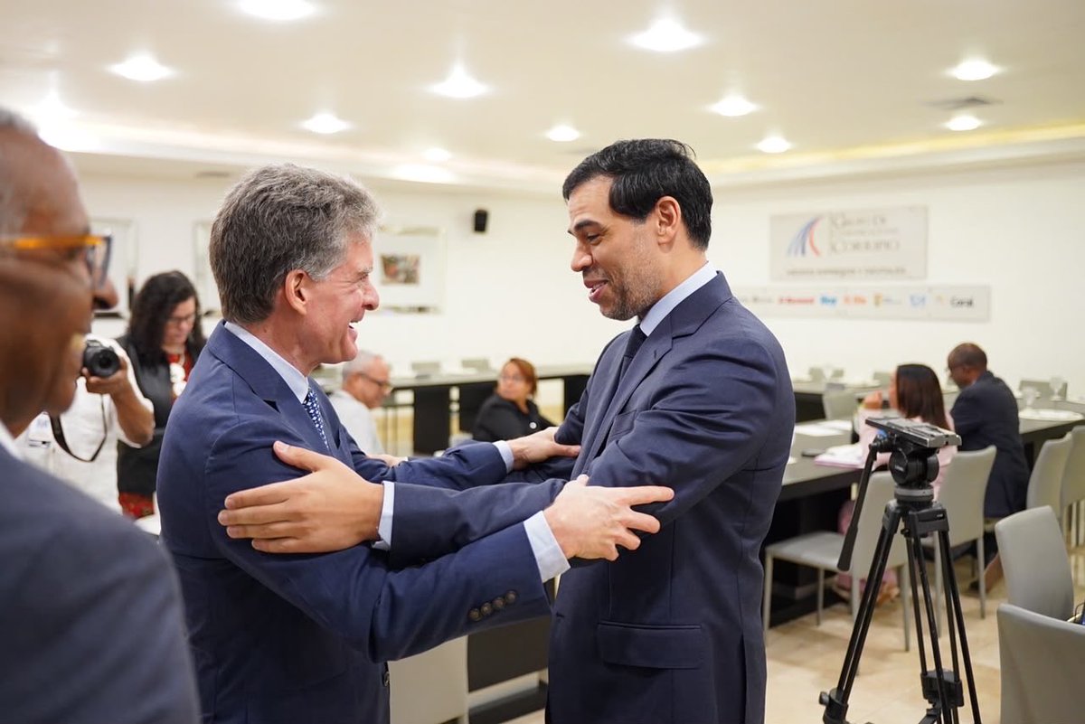 robertoangel02's tweet photo. Participé en el Almuerzo del Grupo de Comunicaciones Corripio, un espacio de conversación sobre las prioridades y los principales proyectos que impulsamos desde el Ministerio de Cultura.

Hablamos de protección y revitalización del patrimonio, formación artística, industrias creativas, descentralización y de las iniciativas que desarrollamos para acercar las políticas culturales a todo el territorio nacional.

Agradezco al Grupo de Comunicaciones Corripio por este espacio de diálogo y por la oportunidad de compartir la visión y el trabajo que estamos desarrollando.